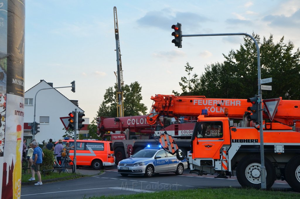 Kran drohte umzustuerzen Koeln Porz Zuendorf Hauptstr P073.JPG - Miklos Laubert